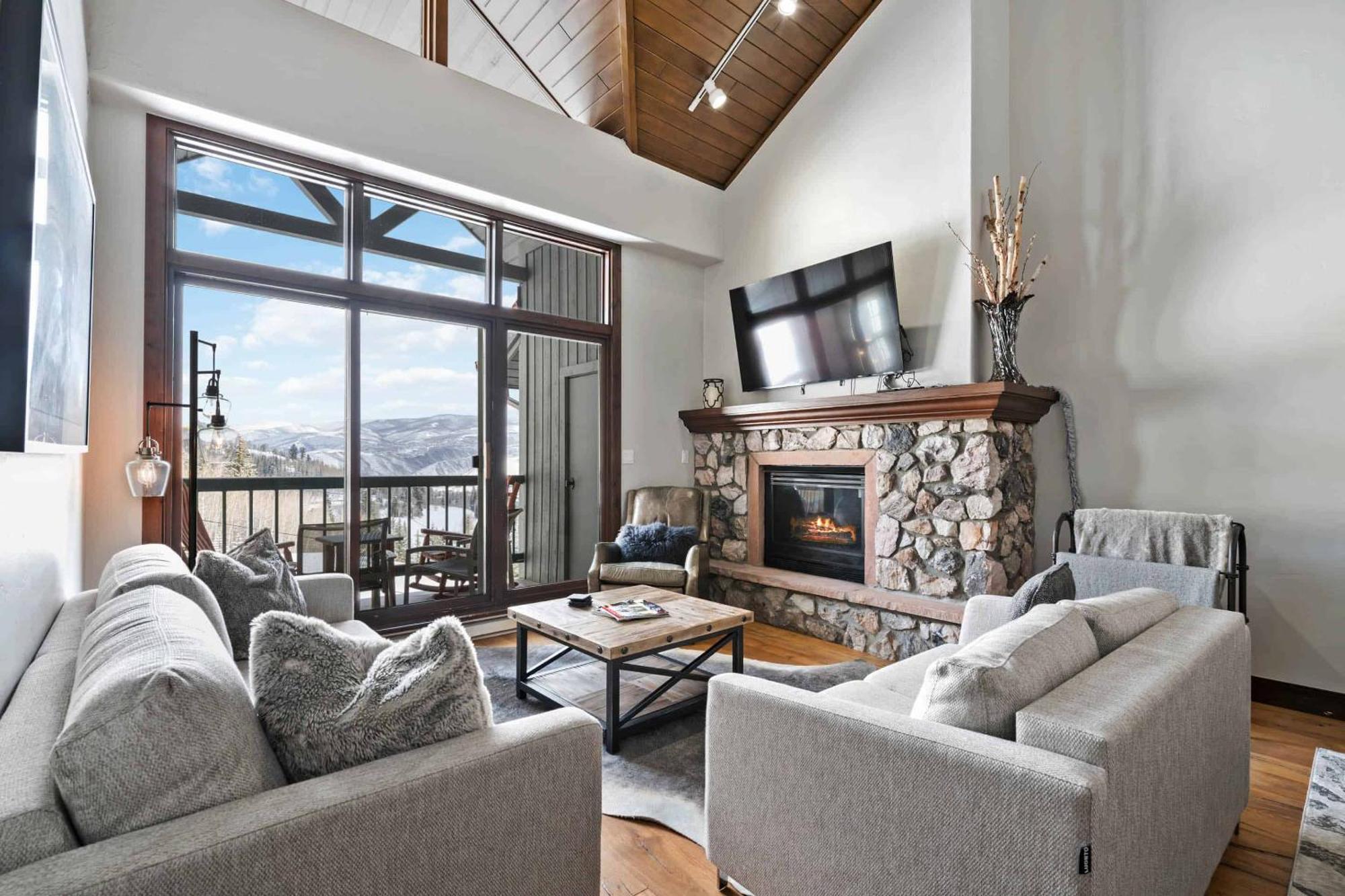Borders Lodge By East West Hospitality Beaver Creek Bagian luar foto