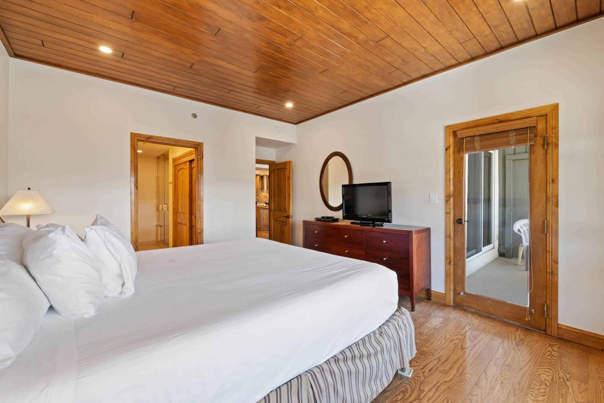 Borders Lodge By East West Hospitality Beaver Creek Bagian luar foto