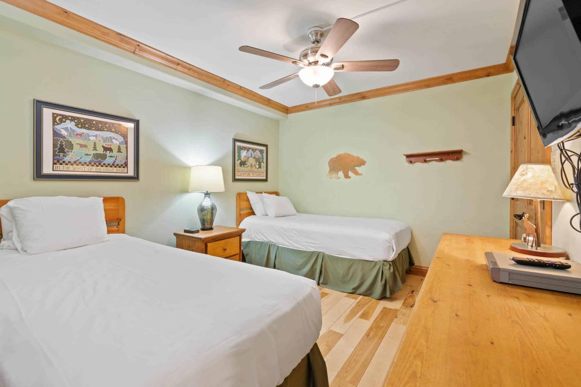 Borders Lodge By East West Hospitality Beaver Creek Bagian luar foto