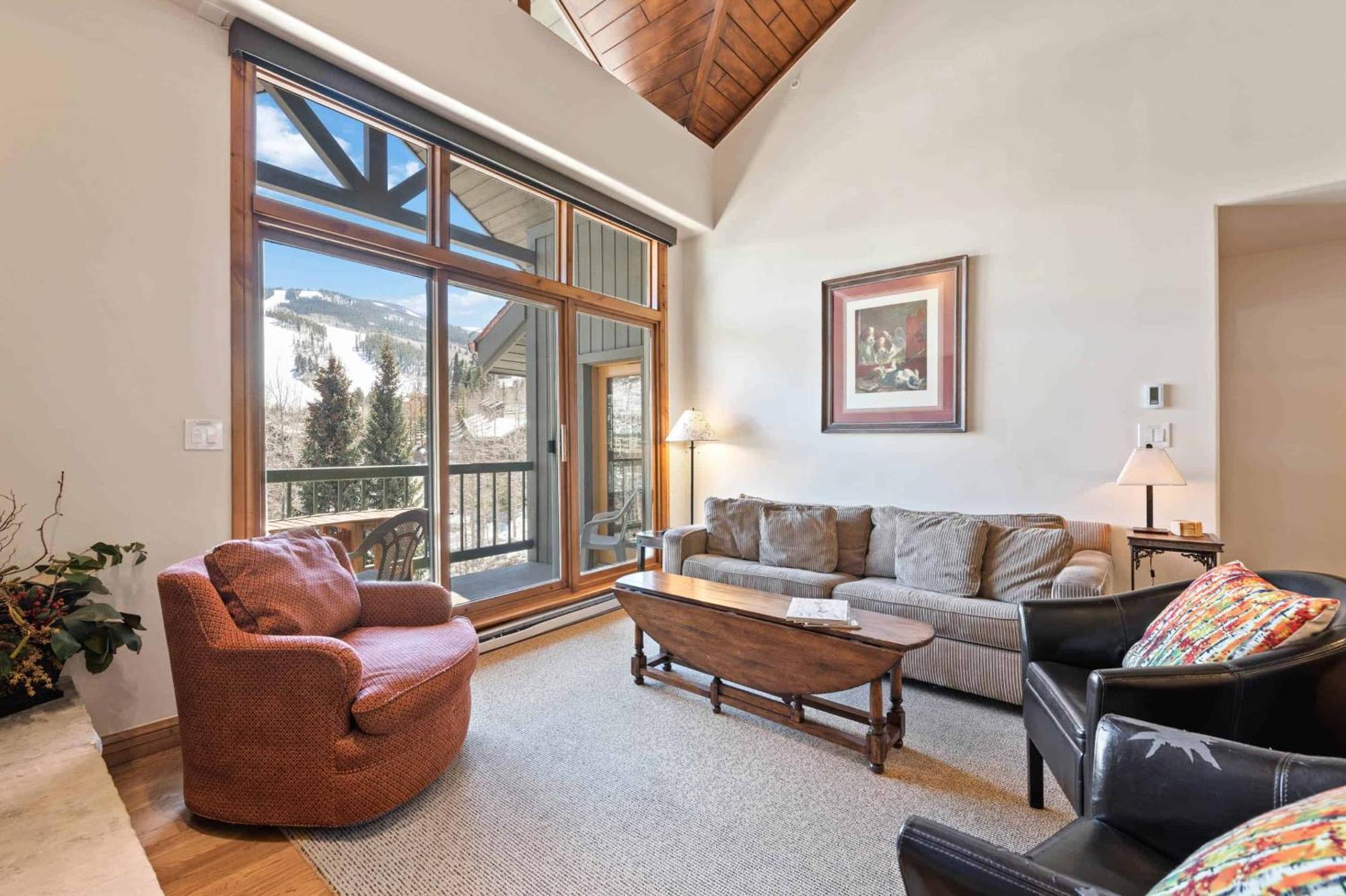 Borders Lodge By East West Hospitality Beaver Creek Bagian luar foto