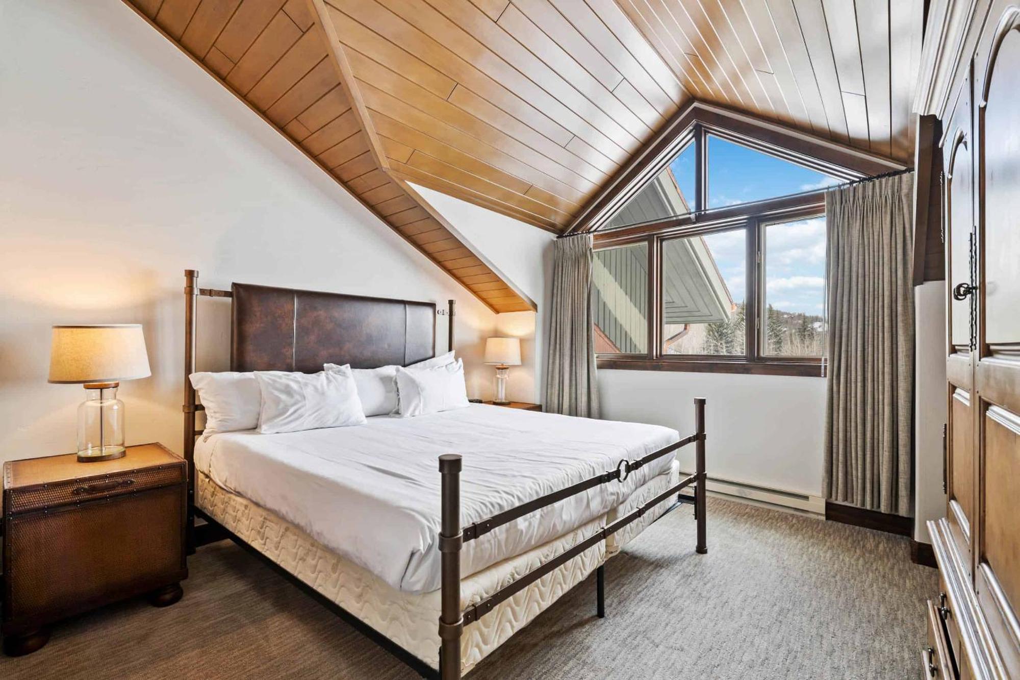 Borders Lodge By East West Hospitality Beaver Creek Bagian luar foto