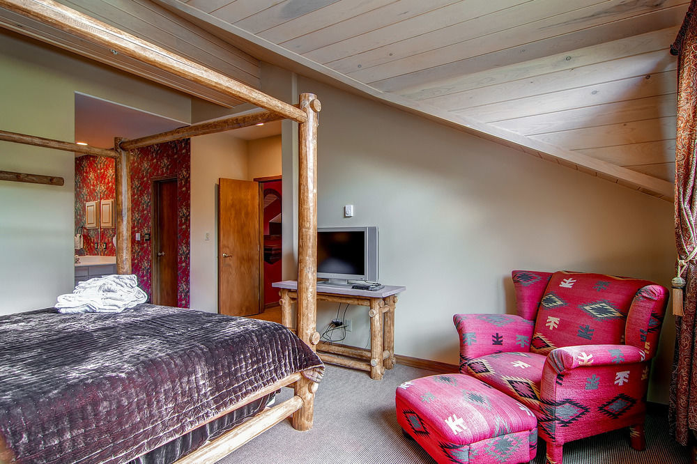 Borders Lodge By East West Hospitality Beaver Creek Bagian luar foto