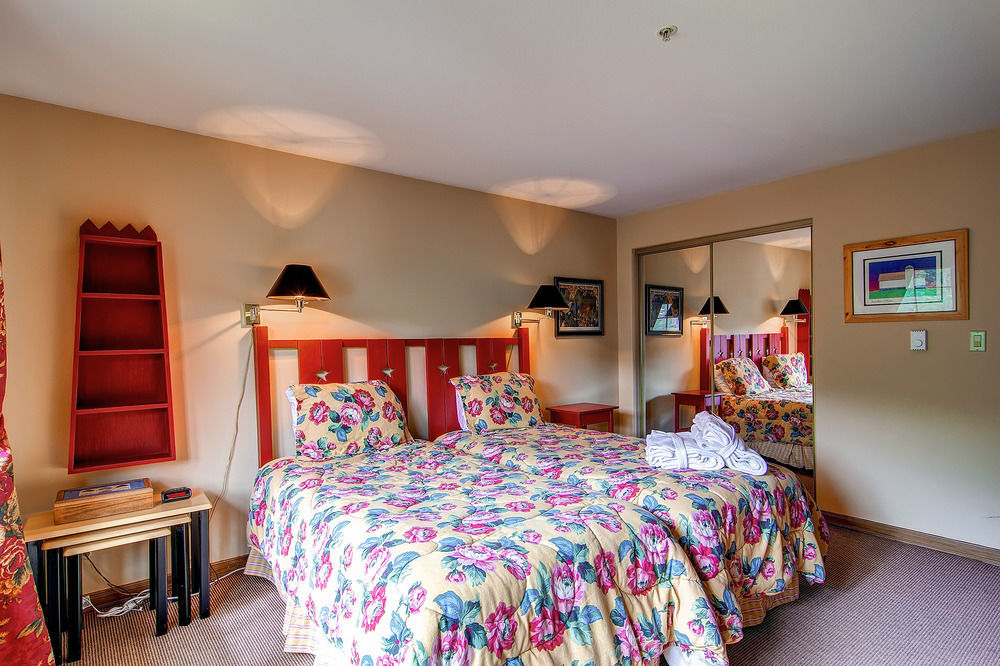 Borders Lodge By East West Hospitality Beaver Creek Bagian luar foto