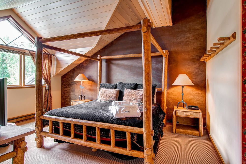 Borders Lodge By East West Hospitality Beaver Creek Bagian luar foto