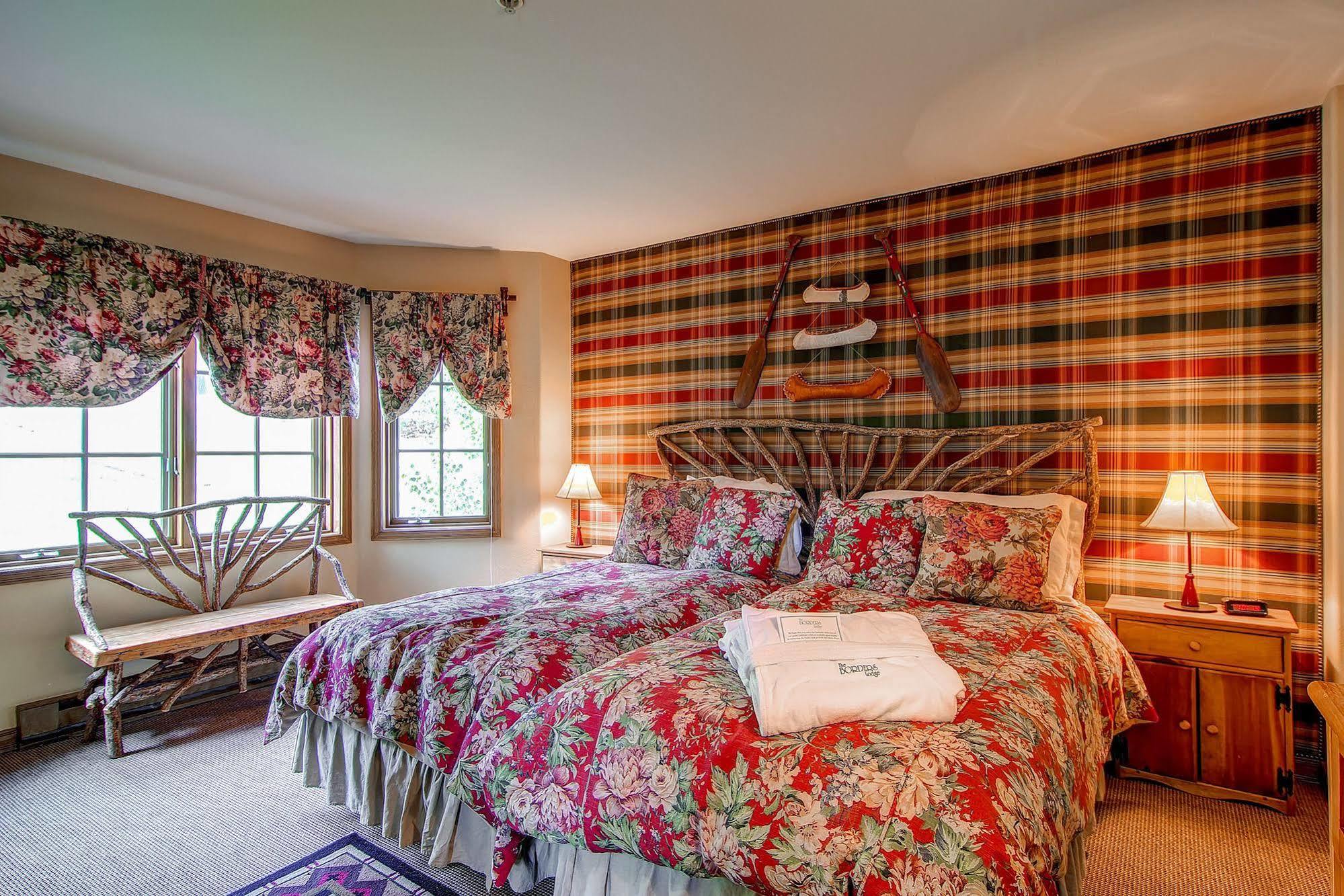Borders Lodge By East West Hospitality Beaver Creek Bagian luar foto