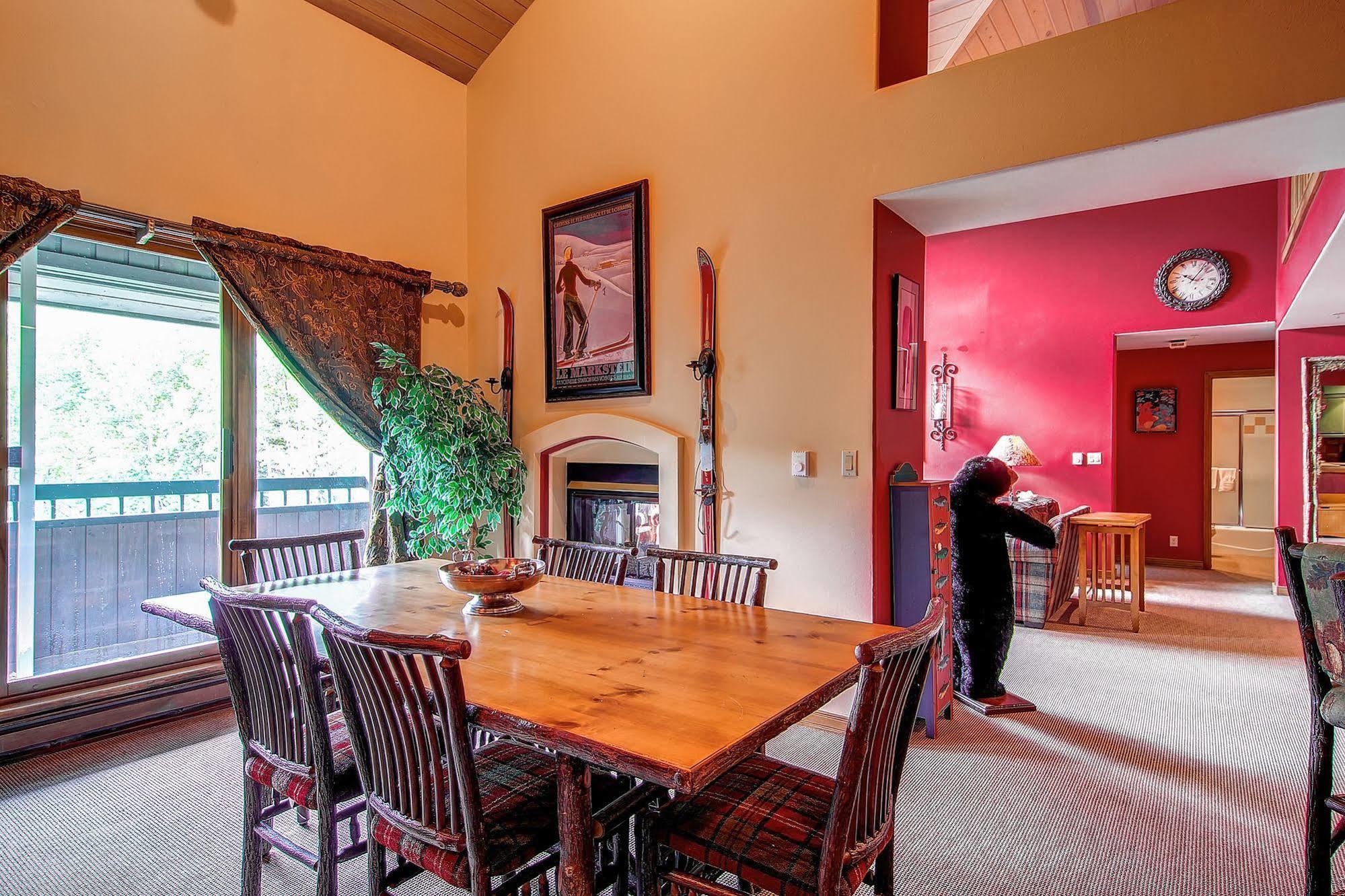Borders Lodge By East West Hospitality Beaver Creek Bagian luar foto