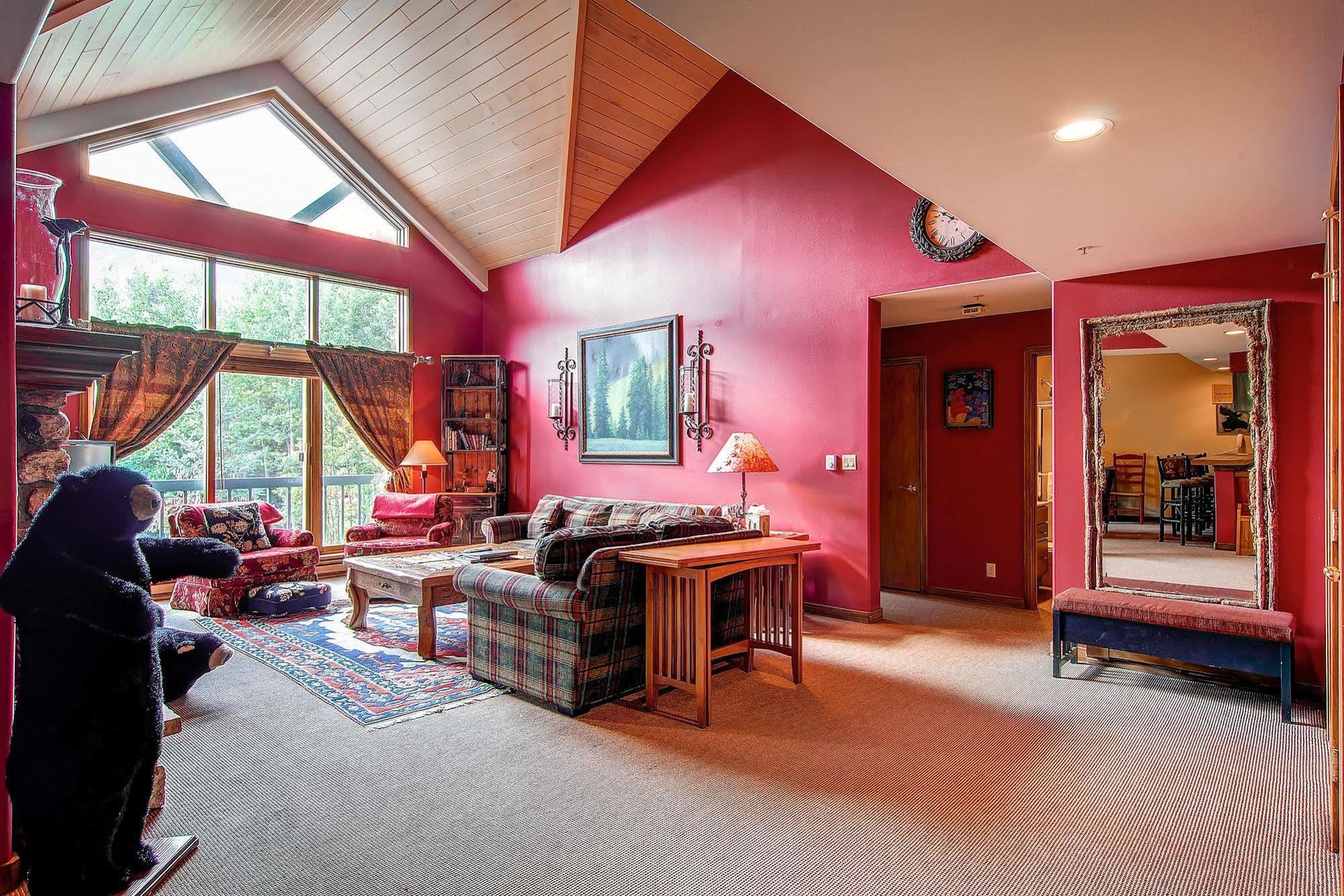 Borders Lodge By East West Hospitality Beaver Creek Bagian luar foto