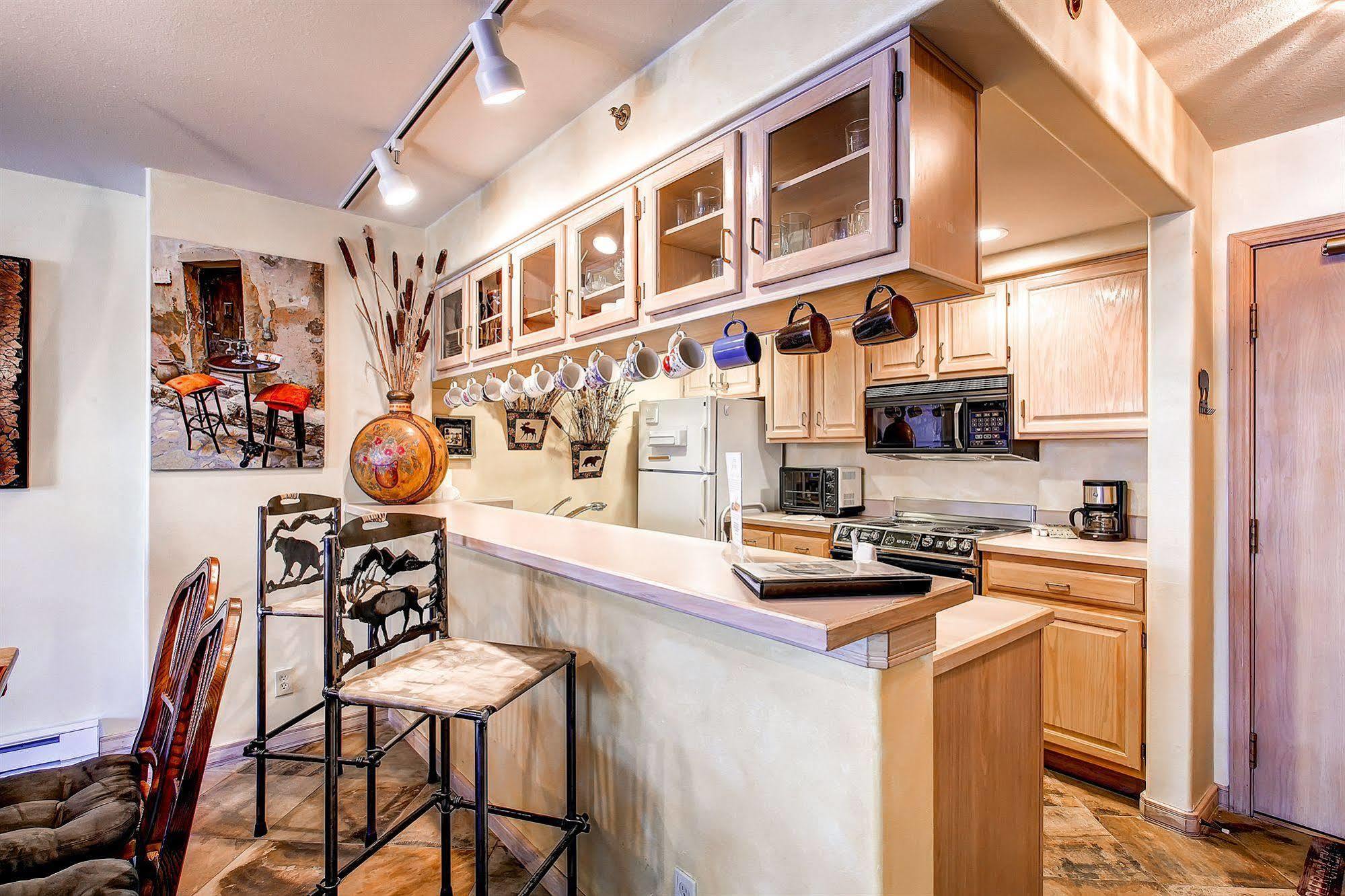 Borders Lodge By East West Hospitality Beaver Creek Bagian luar foto